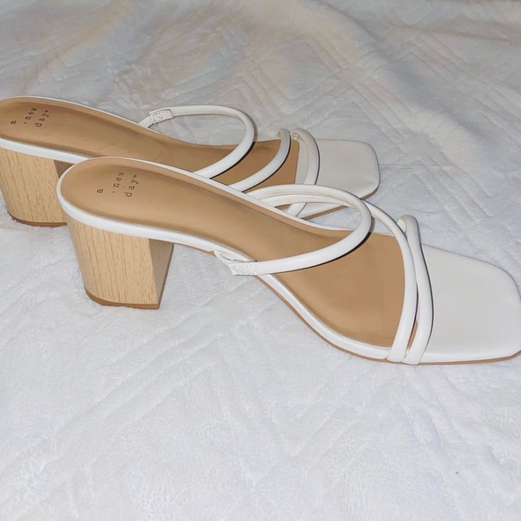 White heel’s - Picture 2 of 4